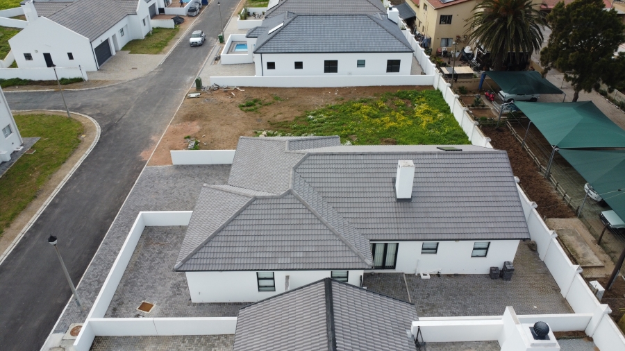 4 Bedroom Property for Sale in Sandy Point Western Cape